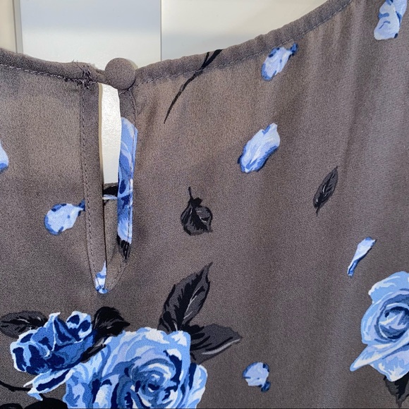 Torrid Floral Grey and Blue Sleeveless Hi- Low Top Size 0X - Picture 8 of 15